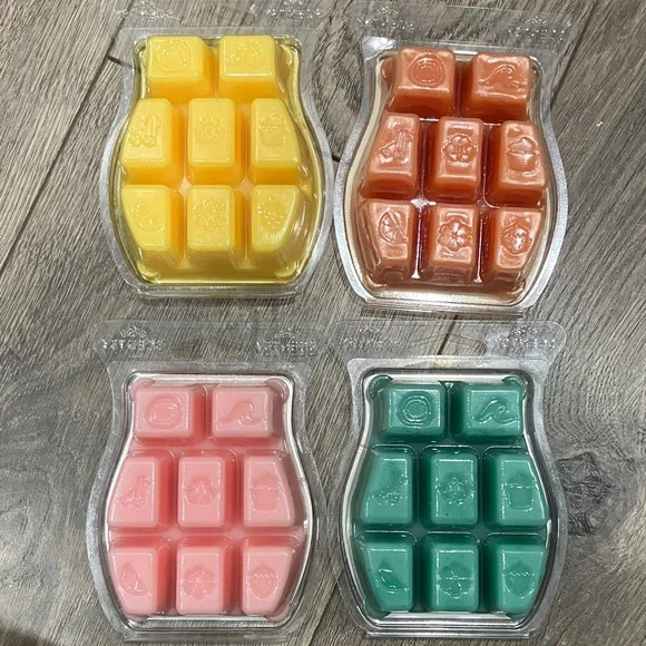 Bundle of 19 Scentsy Wax Melt Bars, Unopened - Picture 3 of 11
